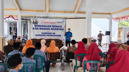 PEDULI DENGAN GENERASI MUDA KAMPUNG KB MELAKUKAN SOSIALISASI KENAKALAN REMAJA DAN BAHAYA NARKOBA